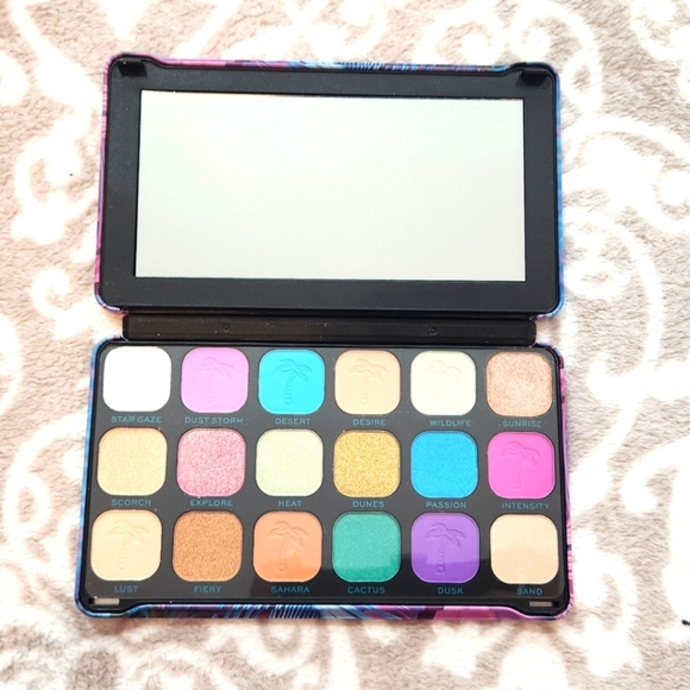 Revolution‎ Eyeshadow Palette